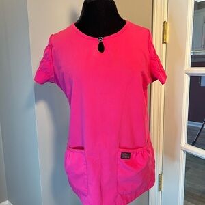 Betsey Johnson scrubs in Flamingo, ruffle sleeves, 2 pockets M EUC